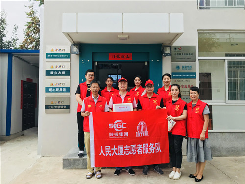 合咸陽市“小桔燈”公益服務中心開展“愛心衣櫥”閑置衣