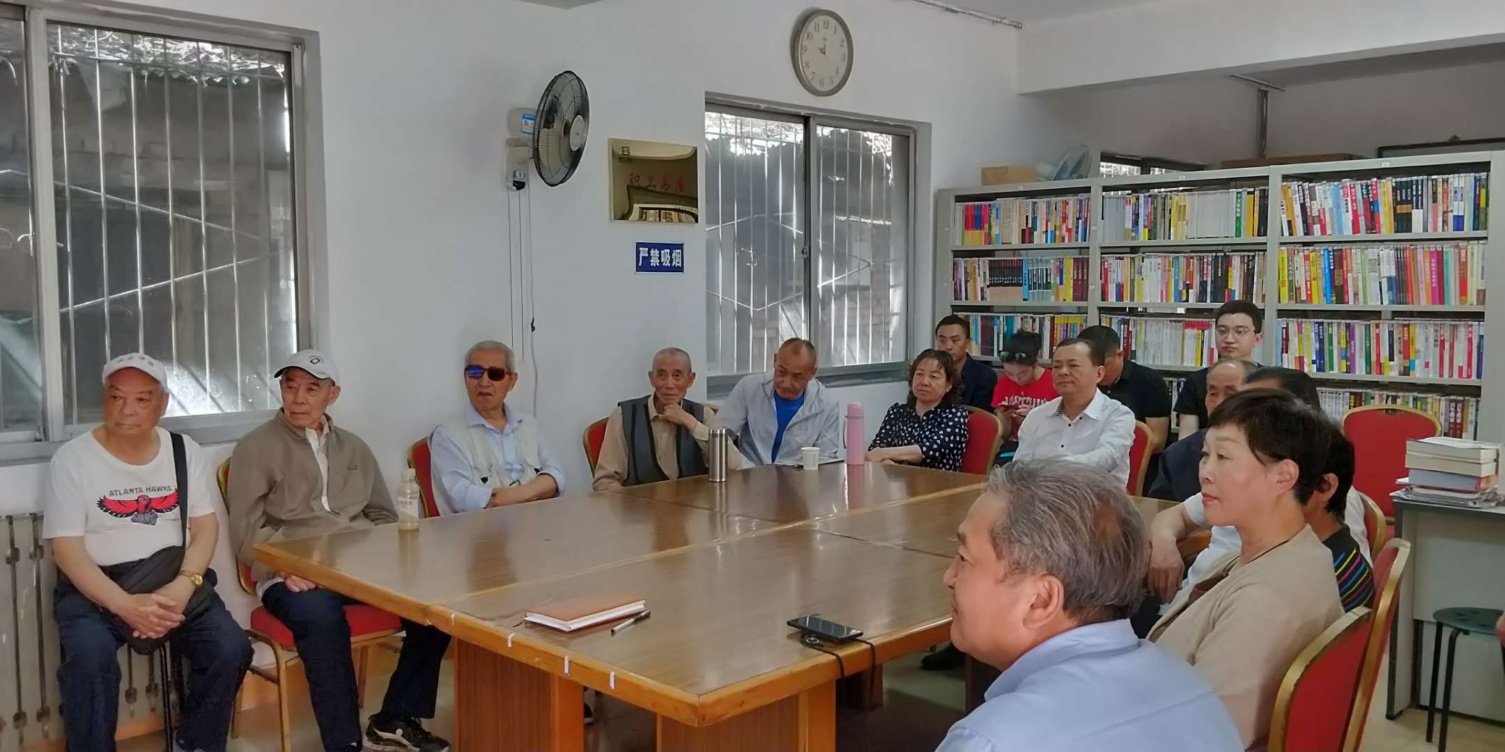 人民大廈離退休（離崗）黨支部召開老黨員集中學習會